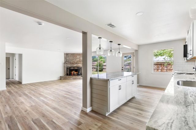 2403 Heather Street, Highlands, TX 77562