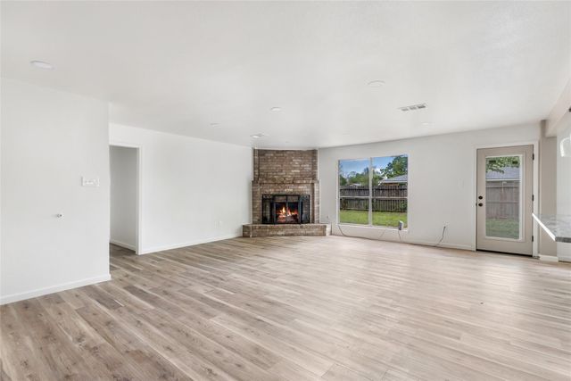 2403 Heather Street, Highlands, TX 77562