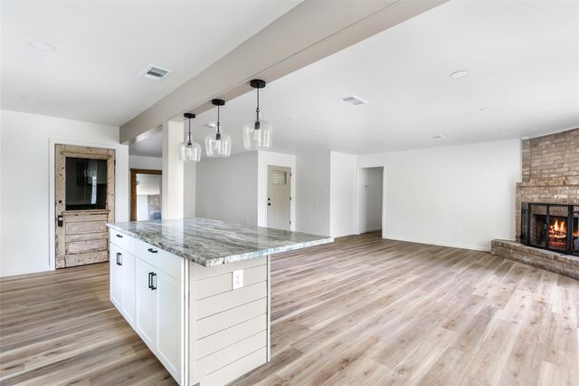 2403 Heather Street, Highlands, TX 77562