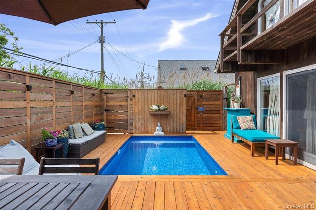 17 Bungalow Walk, Ocean Beach, NY 11770