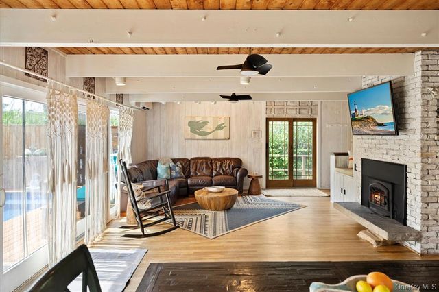 17 Bungalow Walk, Ocean Beach, NY 11770