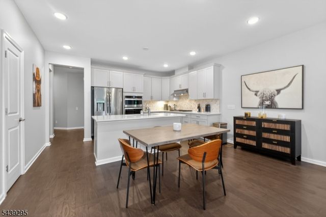 27 Redmon Road, Raritan Twp., NJ 08822