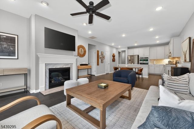 27 Redmon Road, Raritan Twp., NJ 08822