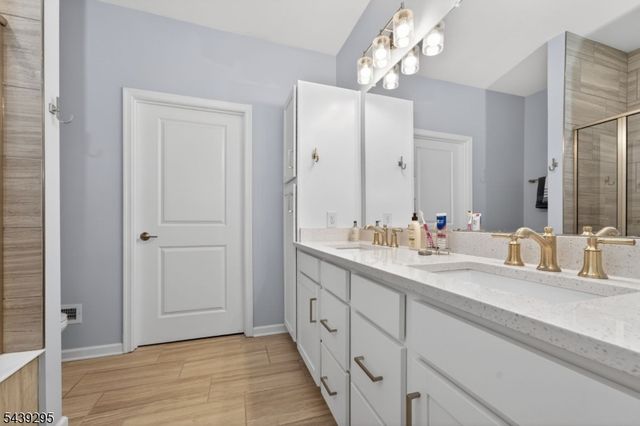 27 Redmon Road, Raritan Twp., NJ 08822
