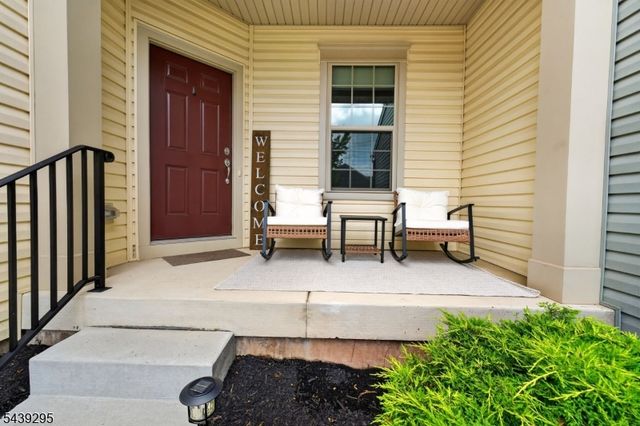 27 Redmon Road, Raritan Twp., NJ 08822
