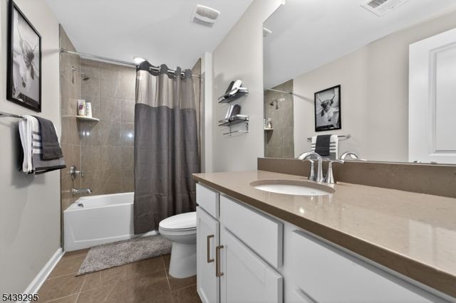 27 Redmon Road, Raritan Twp., NJ 08822