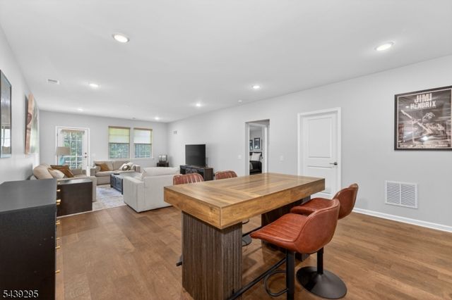 27 Redmon Road, Raritan Twp., NJ 08822