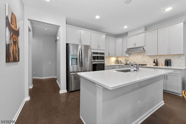 27 Redmon Road, Raritan Twp., NJ 08822