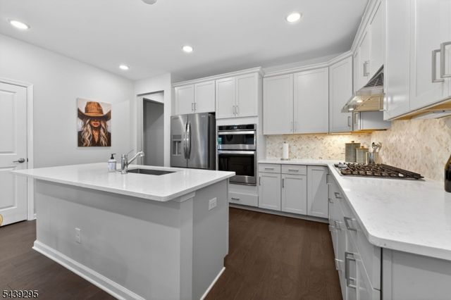 27 Redmon Road, Raritan Twp., NJ 08822