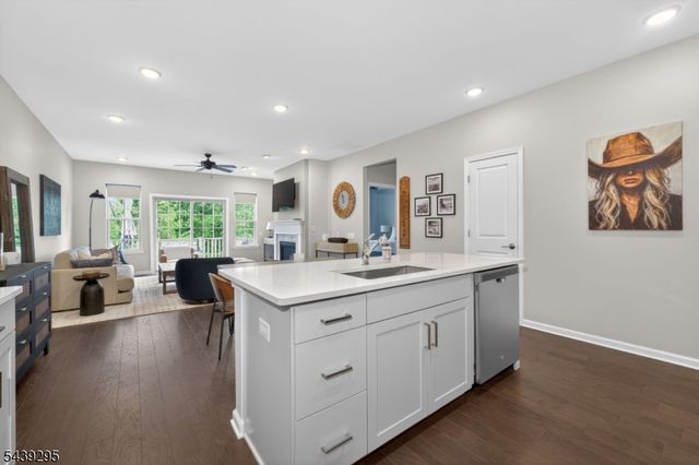 27 Redmon Road, Raritan Twp., NJ 08822
