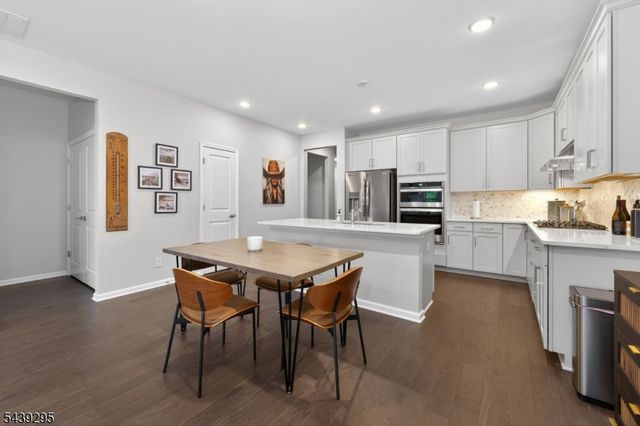 27 Redmon Road, Raritan Twp., NJ 08822