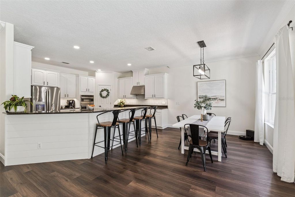 Image 12 of property listing at 10033 WITTENBERG WAY, Orlando, FL 32832