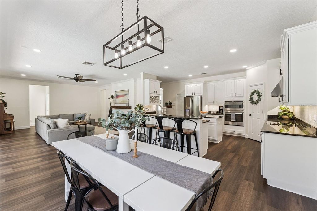 Image 14 of property listing at 10033 WITTENBERG WAY, Orlando, FL 32832