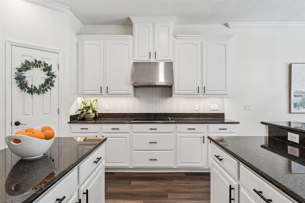 Image 17 of property listing at 10033 WITTENBERG WAY, Orlando, FL 32832