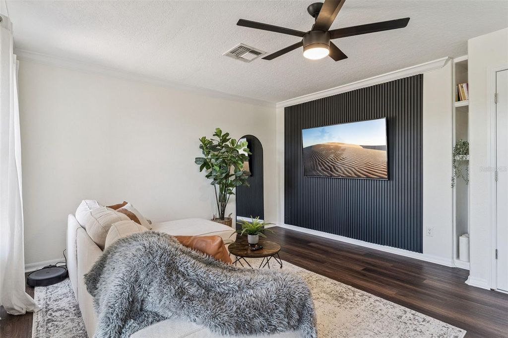 Image 19 of property listing at 10033 WITTENBERG WAY, Orlando, FL 32832