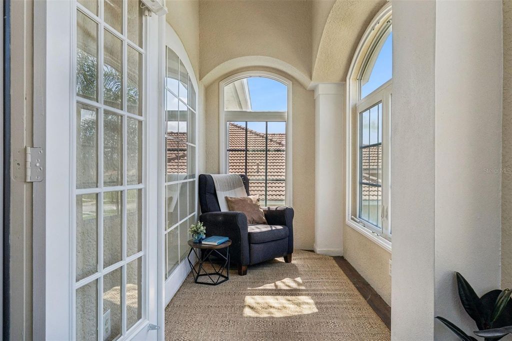 Image 21 of property listing at 10033 WITTENBERG WAY, Orlando, FL 32832