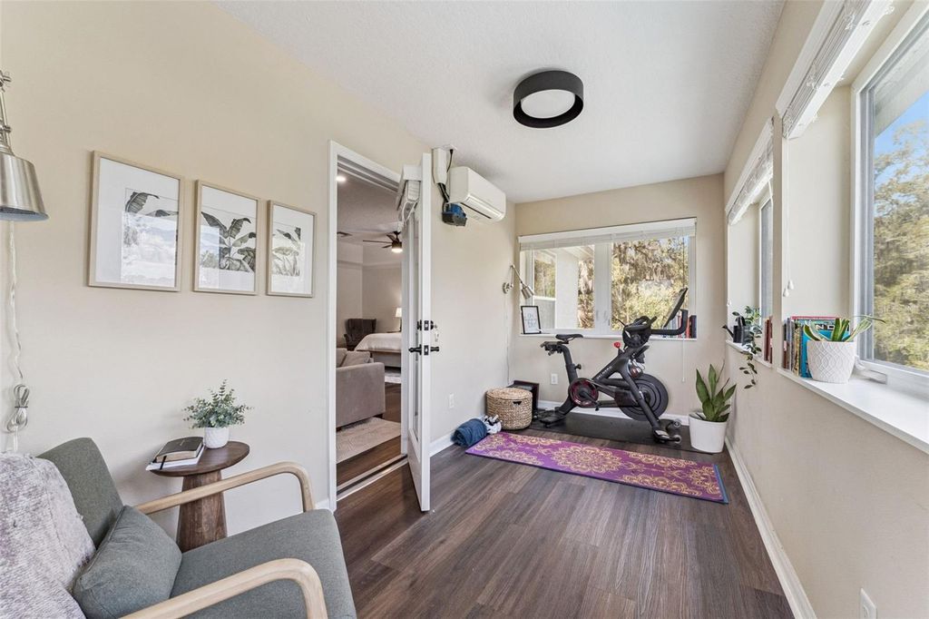 Image 25 of property listing at 10033 WITTENBERG WAY, Orlando, FL 32832