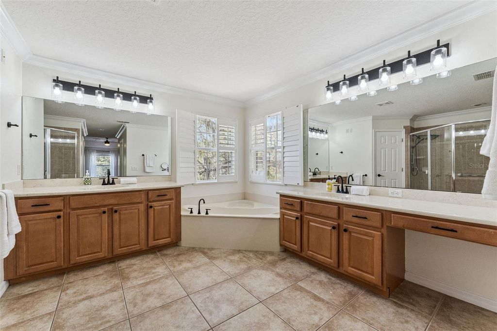 Image 26 of property listing at 10033 WITTENBERG WAY, Orlando, FL 32832