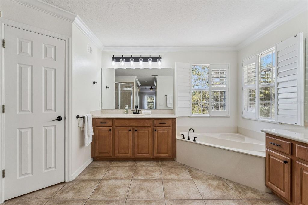 Image 27 of property listing at 10033 WITTENBERG WAY, Orlando, FL 32832