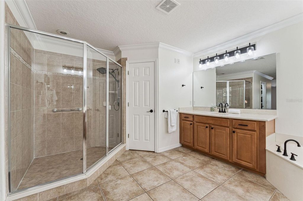 Image 28 of property listing at 10033 WITTENBERG WAY, Orlando, FL 32832