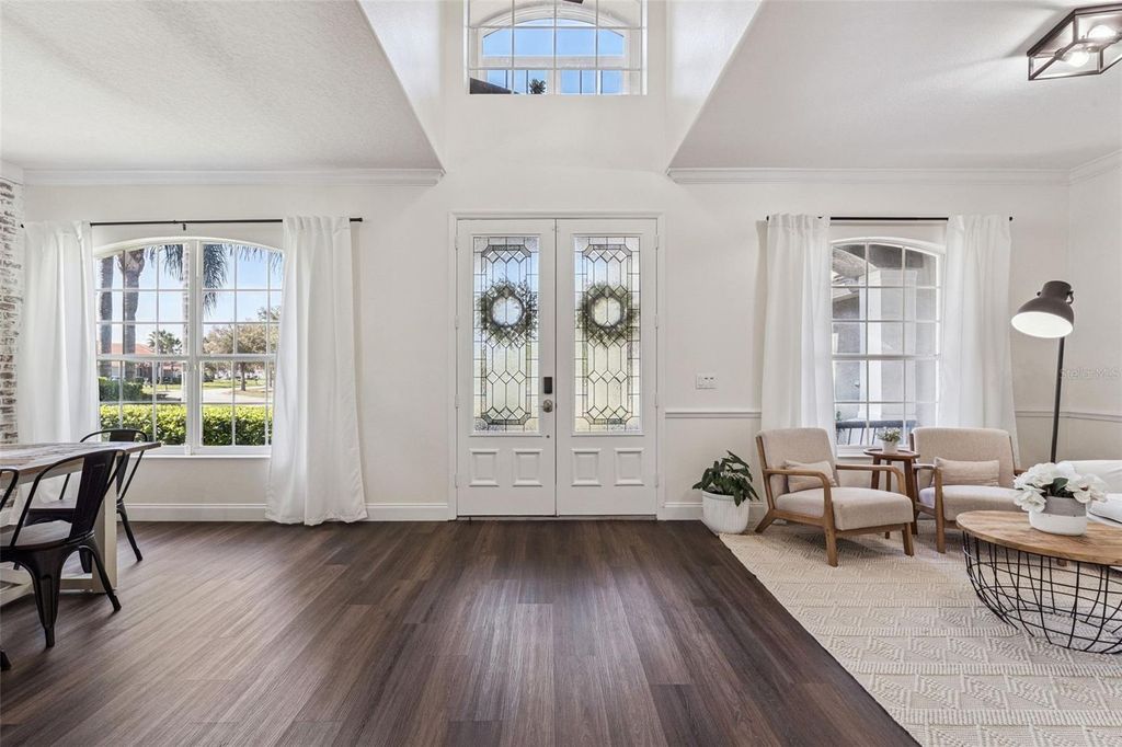 Image 4 of property listing at 10033 WITTENBERG WAY, Orlando, FL 32832