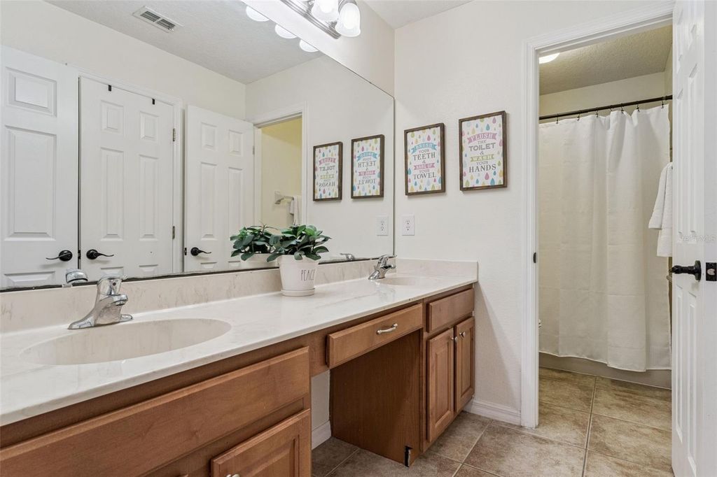 Image 31 of property listing at 10033 WITTENBERG WAY, Orlando, FL 32832