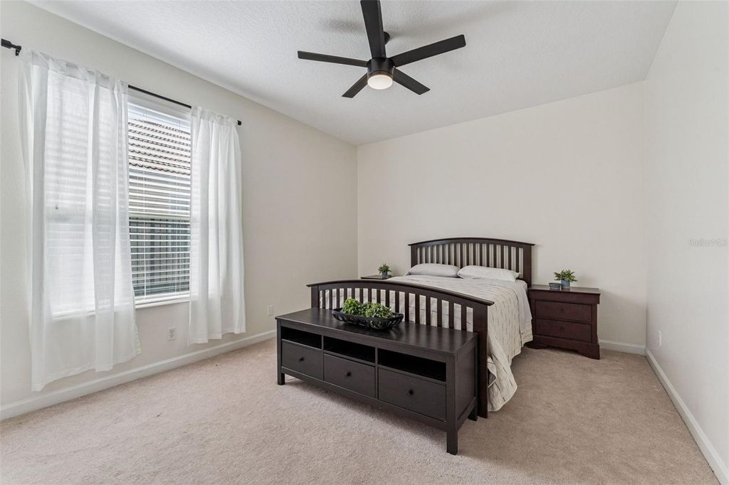 Image 35 of property listing at 10033 WITTENBERG WAY, Orlando, FL 32832