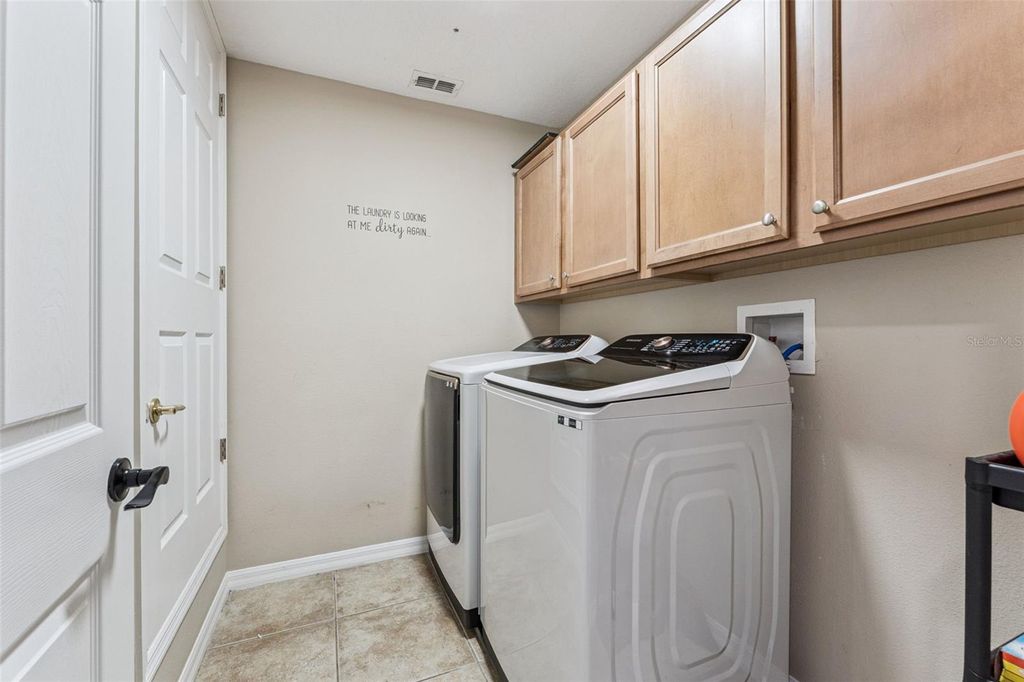 Image 37 of property listing at 10033 WITTENBERG WAY, Orlando, FL 32832