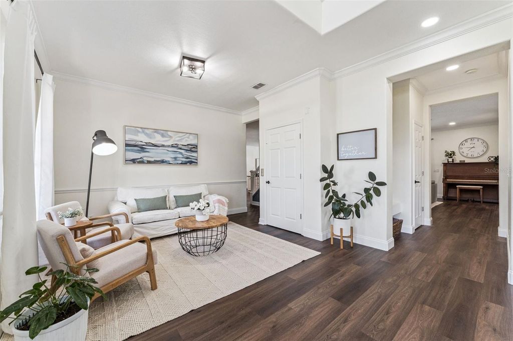 Image 7 of property listing at 10033 WITTENBERG WAY, Orlando, FL 32832