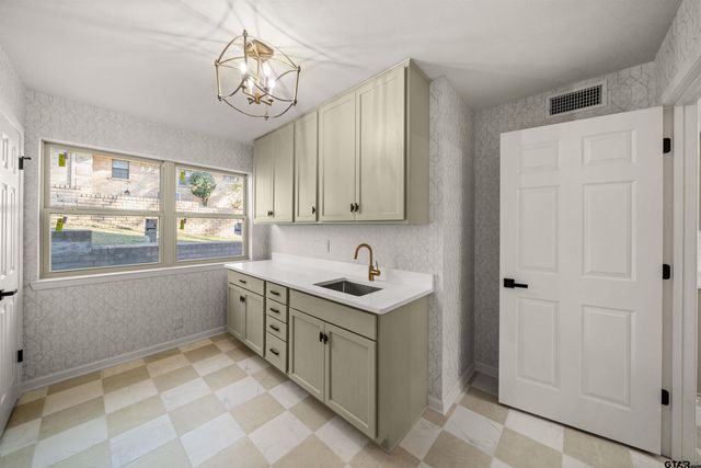 3829 Cloverdale, Tyler, TX 75701