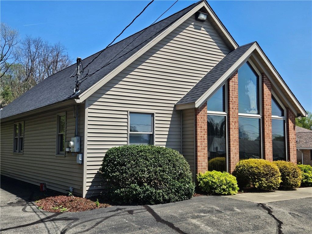 1637 N Main Street Ext, Center Twp, PA 16001