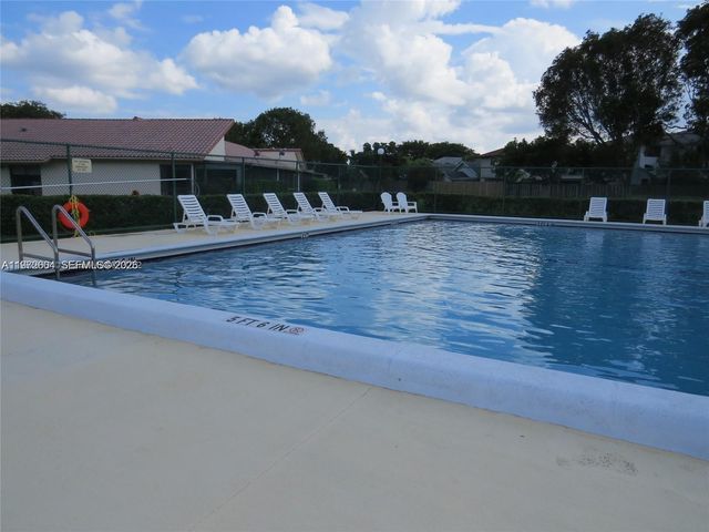 216 Lakeside Circle, Sunrise, FL 33326