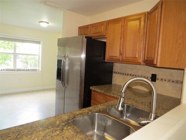 216 Lakeside Circle, Sunrise, FL 33326