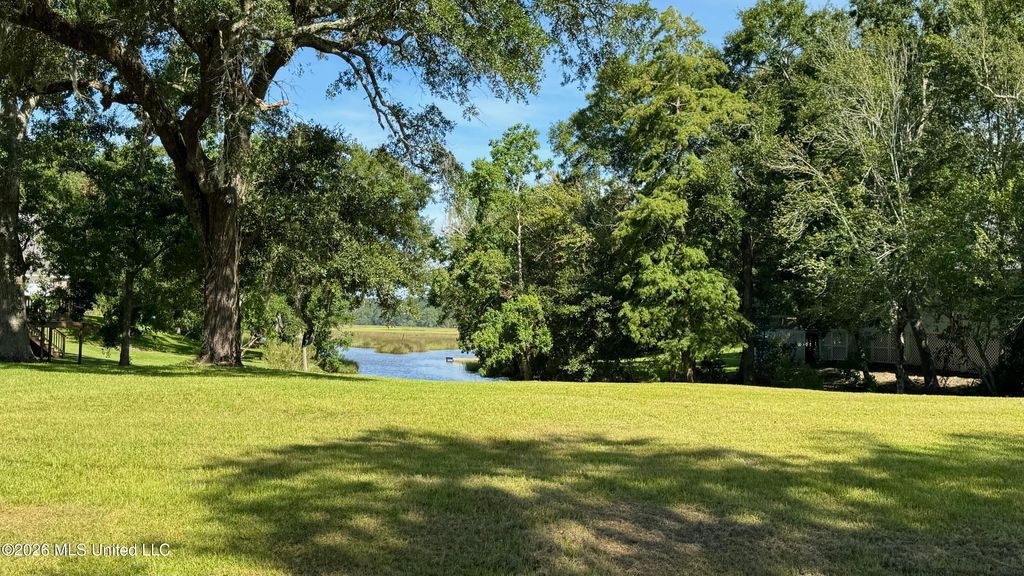 3033 Magnolia Lane, Ocean Springs, MS 39564
