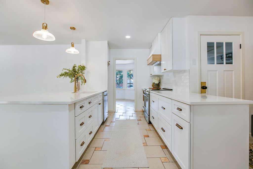 Image 3 of property listing at 2114 Sul Ross Street, San Angelo, TX 76904