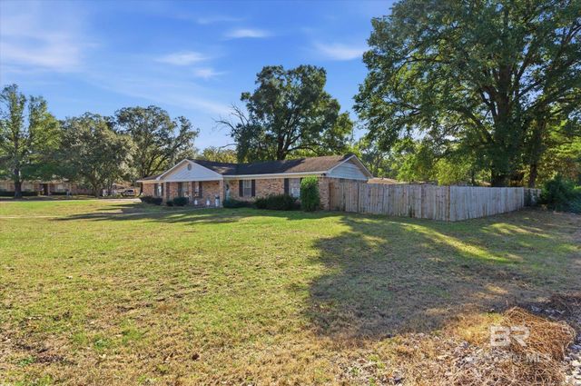 6 Oak Avenue, Satsuma, AL 36572