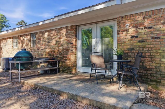 6 Oak Avenue, Satsuma, AL 36572