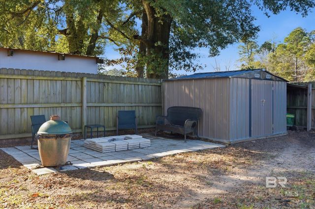 6 Oak Avenue, Satsuma, AL 36572