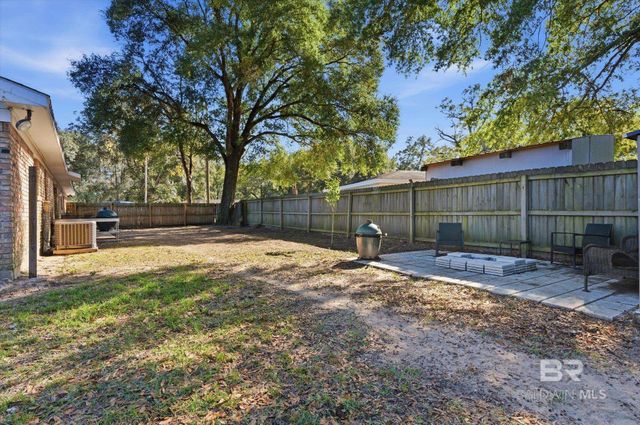 6 Oak Avenue, Satsuma, AL 36572