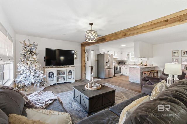 6 Oak Avenue, Satsuma, AL 36572