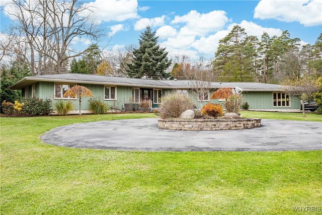 1 White Springs Circle, Geneva Town, NY 14456