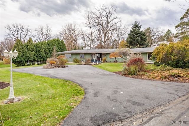 1 White Springs Circle, Geneva Town, NY 14456