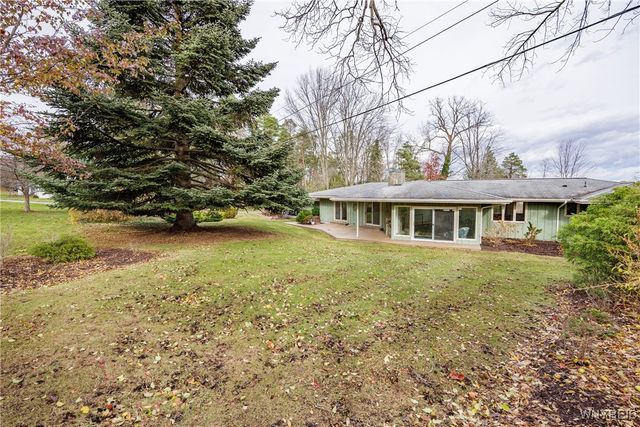 1 White Springs Circle, Geneva Town, NY 14456