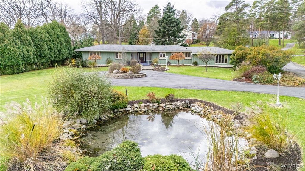 1 White Springs Circle, Geneva Town, NY 14456