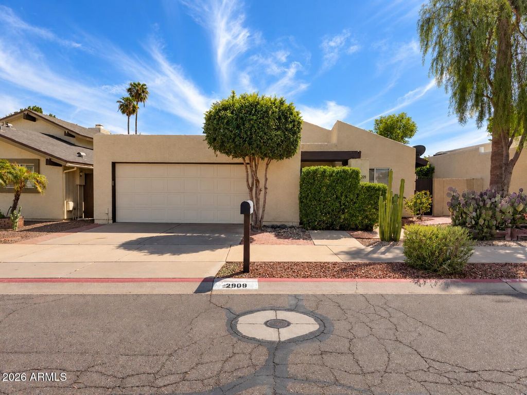 2909 W ALTADENA Avenue, Phoenix, AZ 85029 — exterior