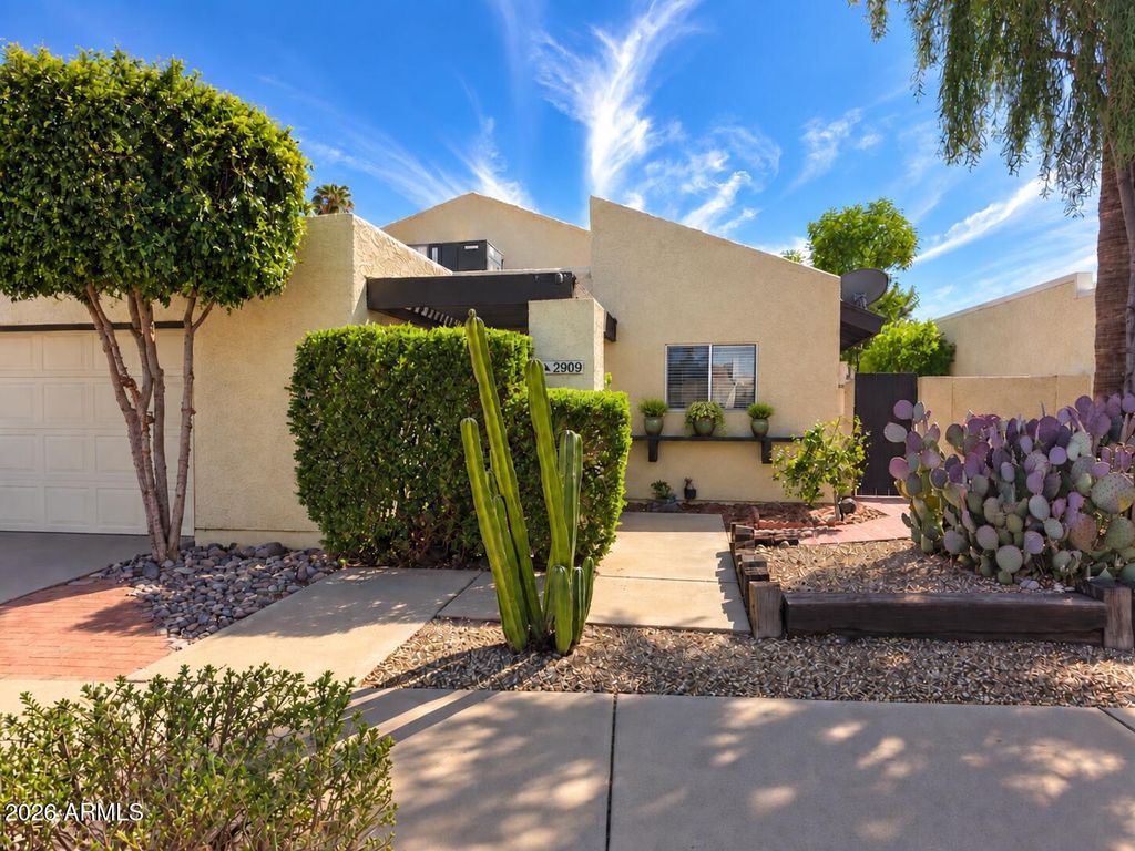 2909 W ALTADENA Avenue, Phoenix, AZ 85029 — photo 2