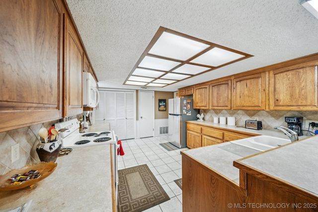 1504 College Park Road, Claremore, OK 74017