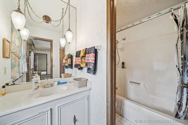 1504 College Park Road, Claremore, OK 74017