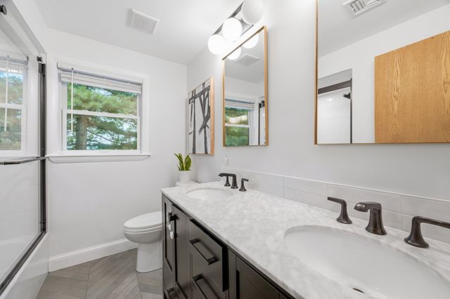 40 Sunset Hill Rd, Boston, MA 02132