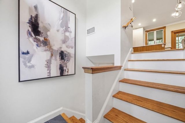 40 Sunset Hill Rd, Boston, MA 02132